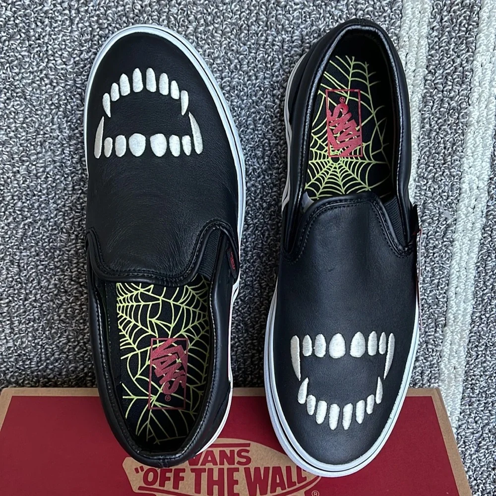 Vans Classic Slip-On Fangs Black/True White MENS - Picture 13 of 16